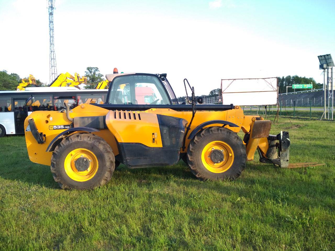 Ladowarka teleskopowa JCB 535-125